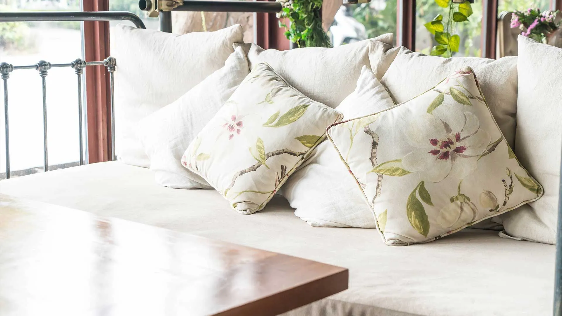 How Custom Pillows Transform Your Living Space